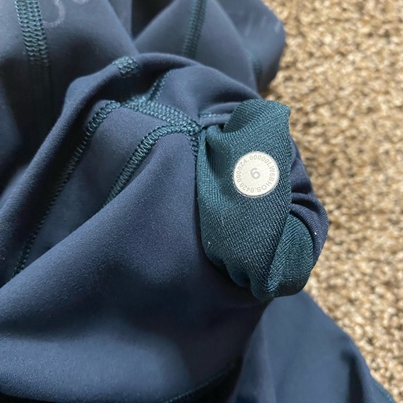 Lululemon size 6 graphic leggings - Picture 5 of 9